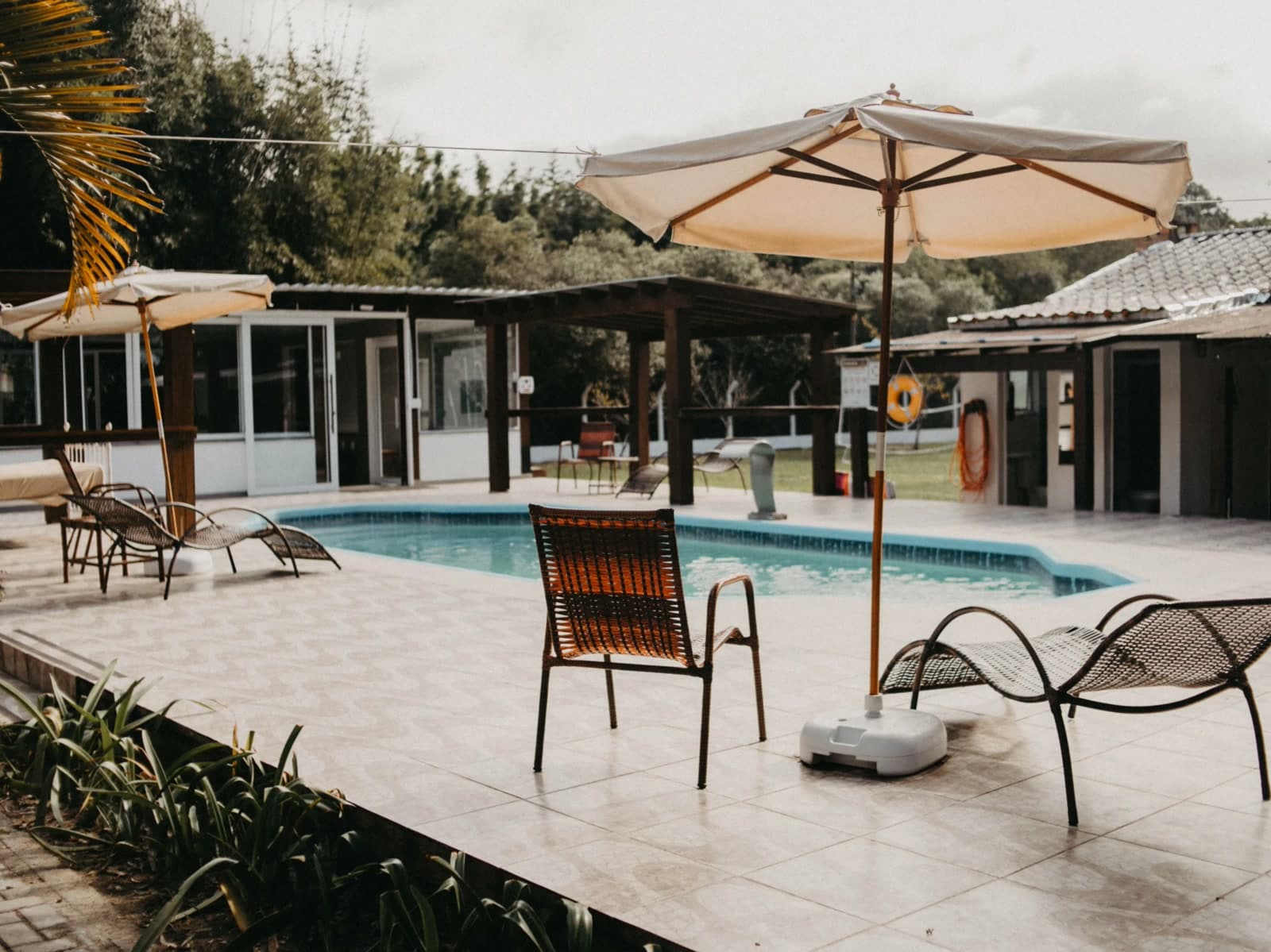 Piscina externa da Pousada Recanto das Cerejeiras